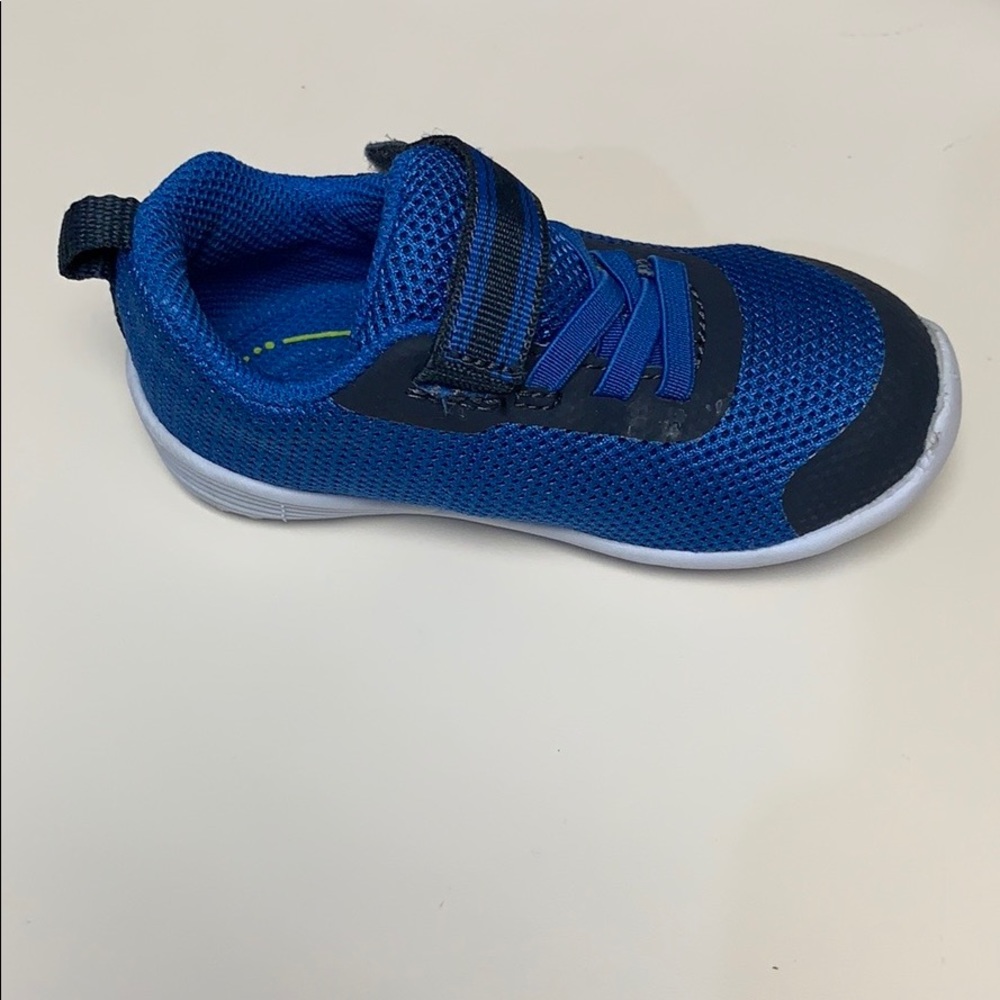 Boys stride rite sneakers size 6